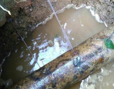 明光楼顶渗水维修公司分享下地暖漏水的原因及检测方法。